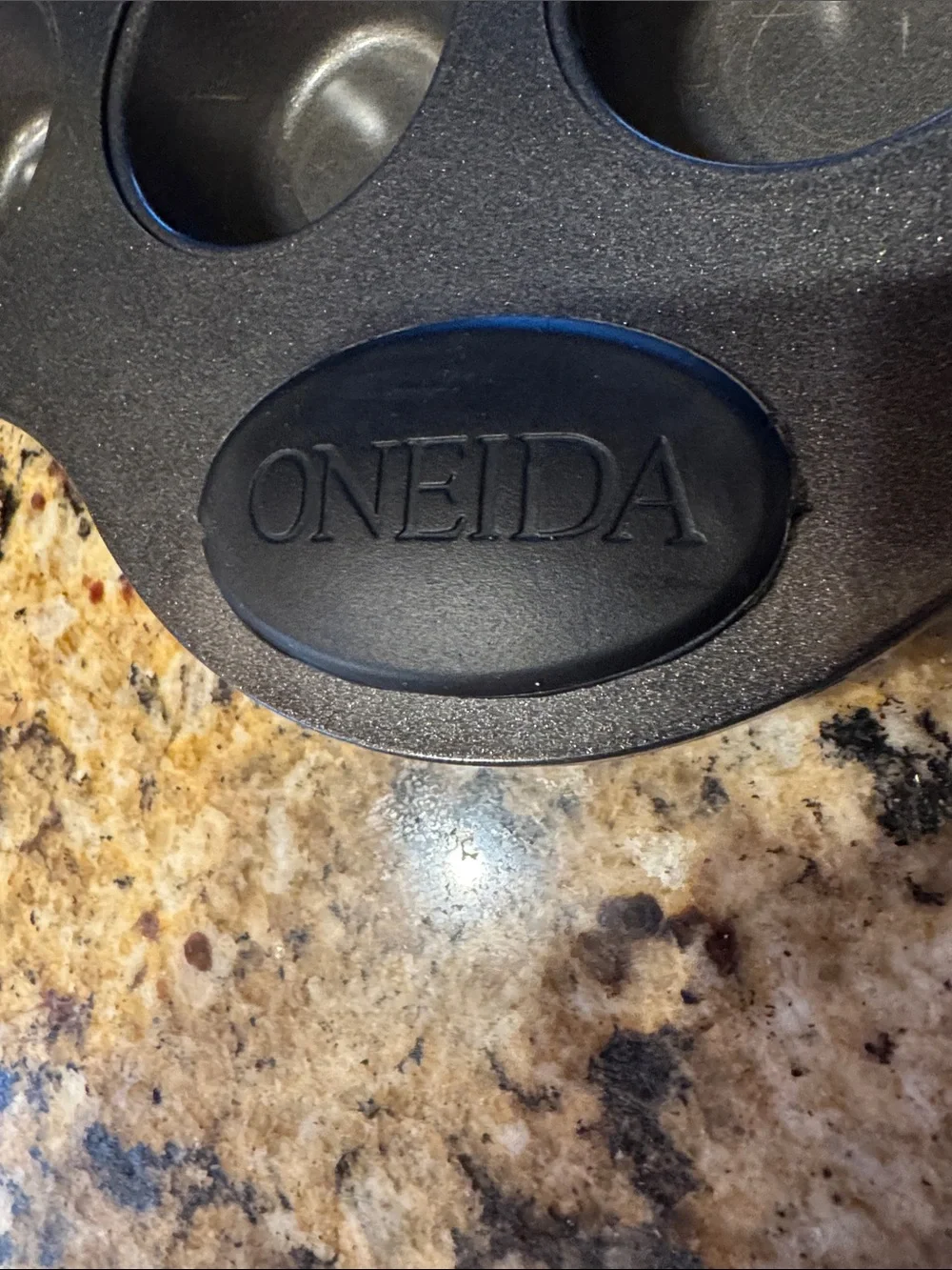 Oneida muffin pan